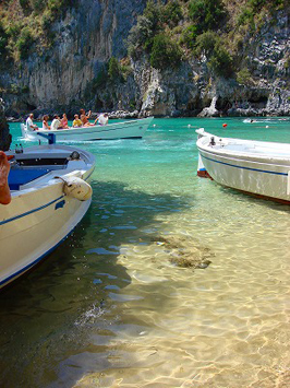 南イタリアもう一つの青の洞窟へイメージ