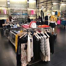 ローマ発:プラダ&ザモールのアウトレットツァー